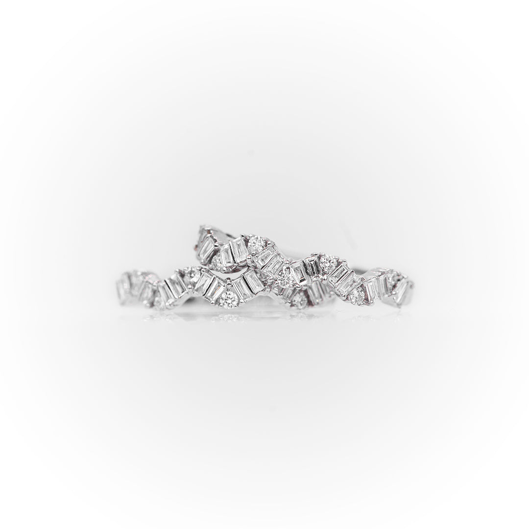 The Wave Diamond Huggies